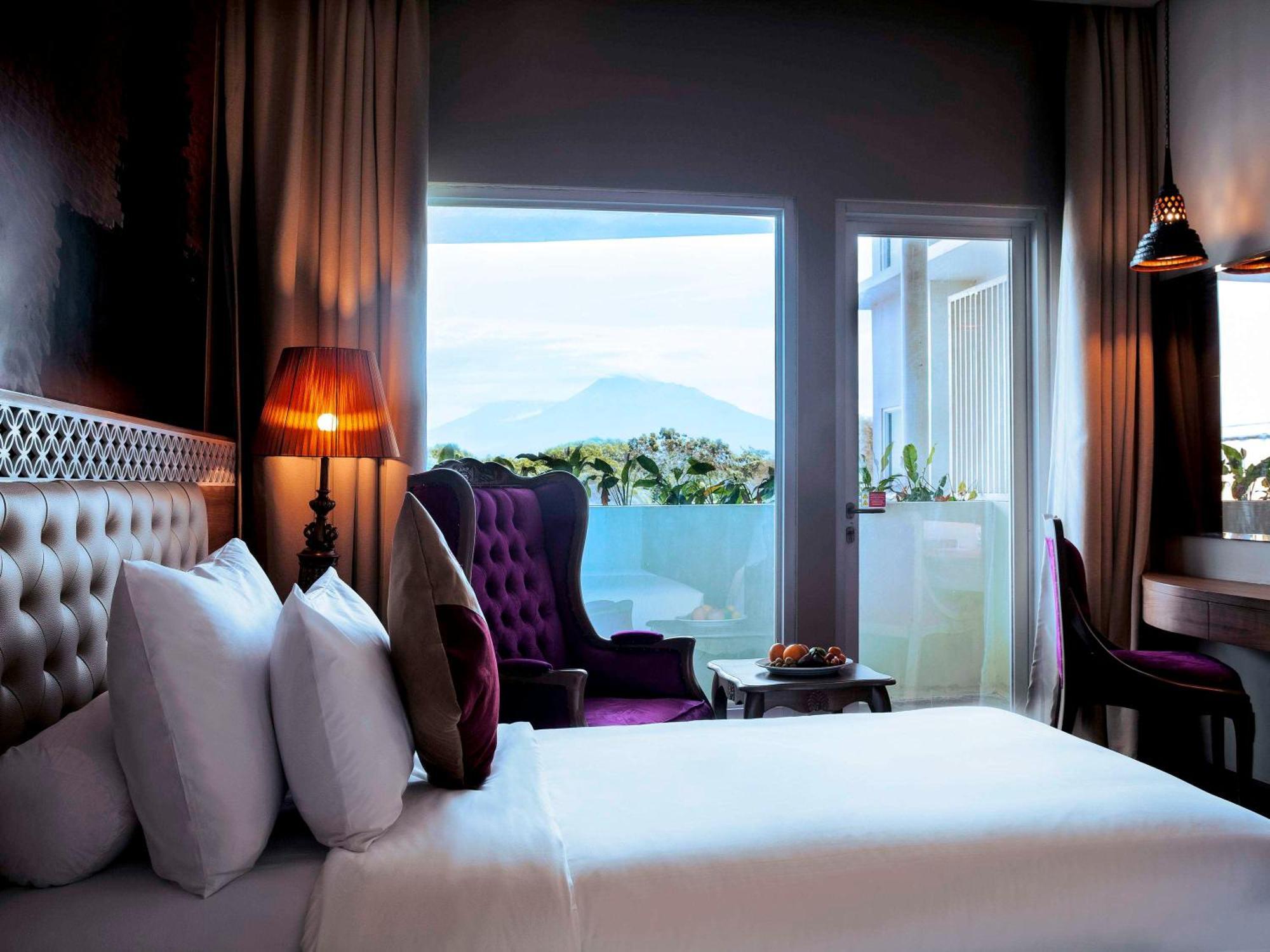 Grand Mercure Yogyakarta Adi Sucipto Pakualaman Exterior photo