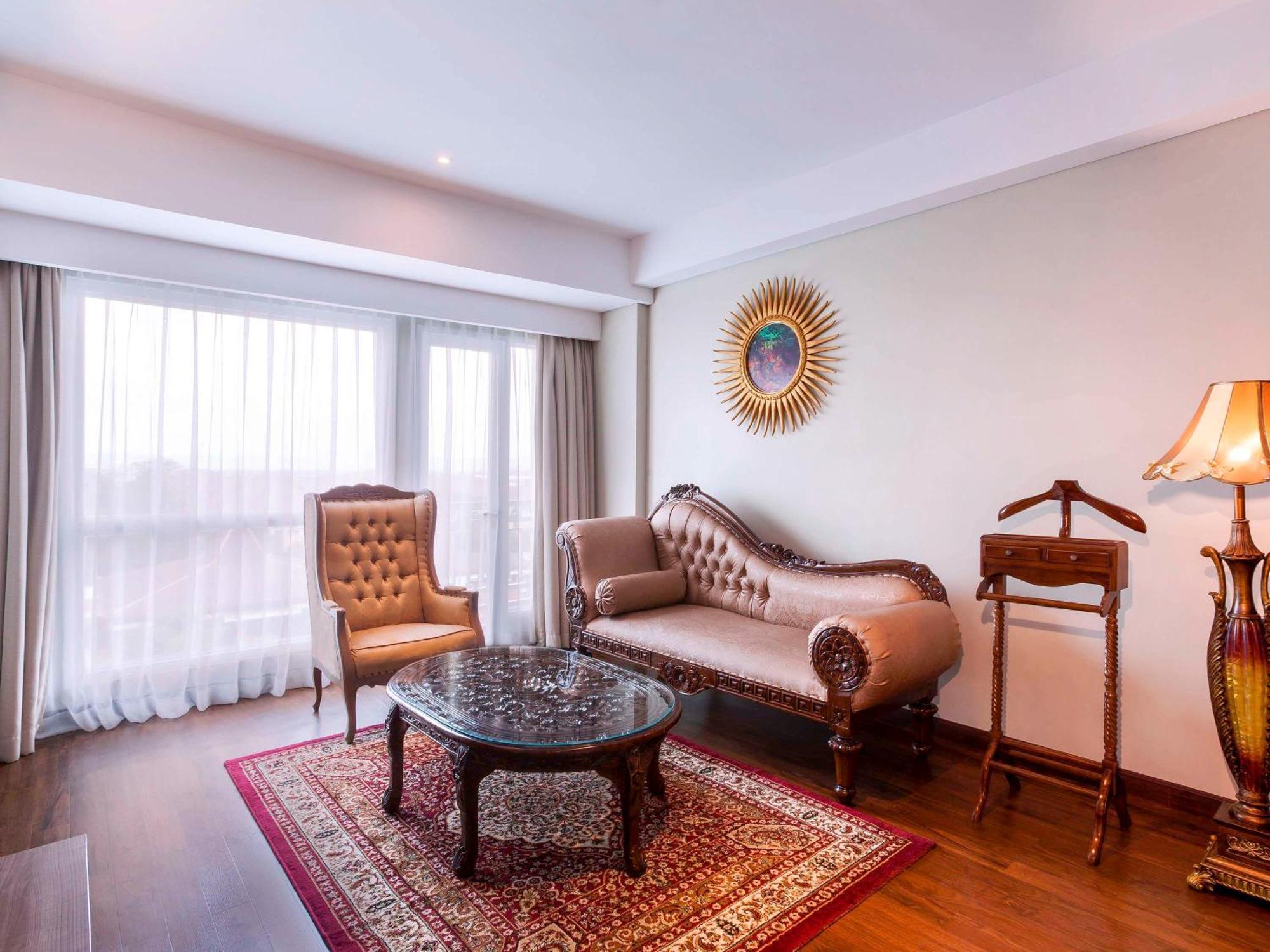 Grand Mercure Yogyakarta Adi Sucipto Pakualaman Exterior photo
