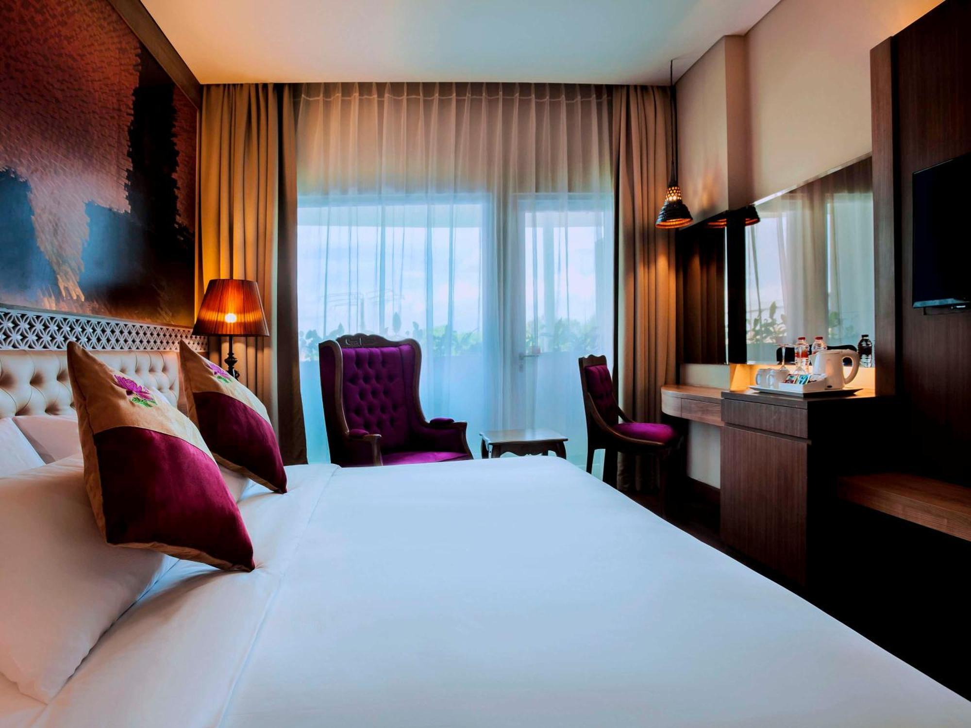 Grand Mercure Yogyakarta Adi Sucipto Pakualaman Exterior photo
