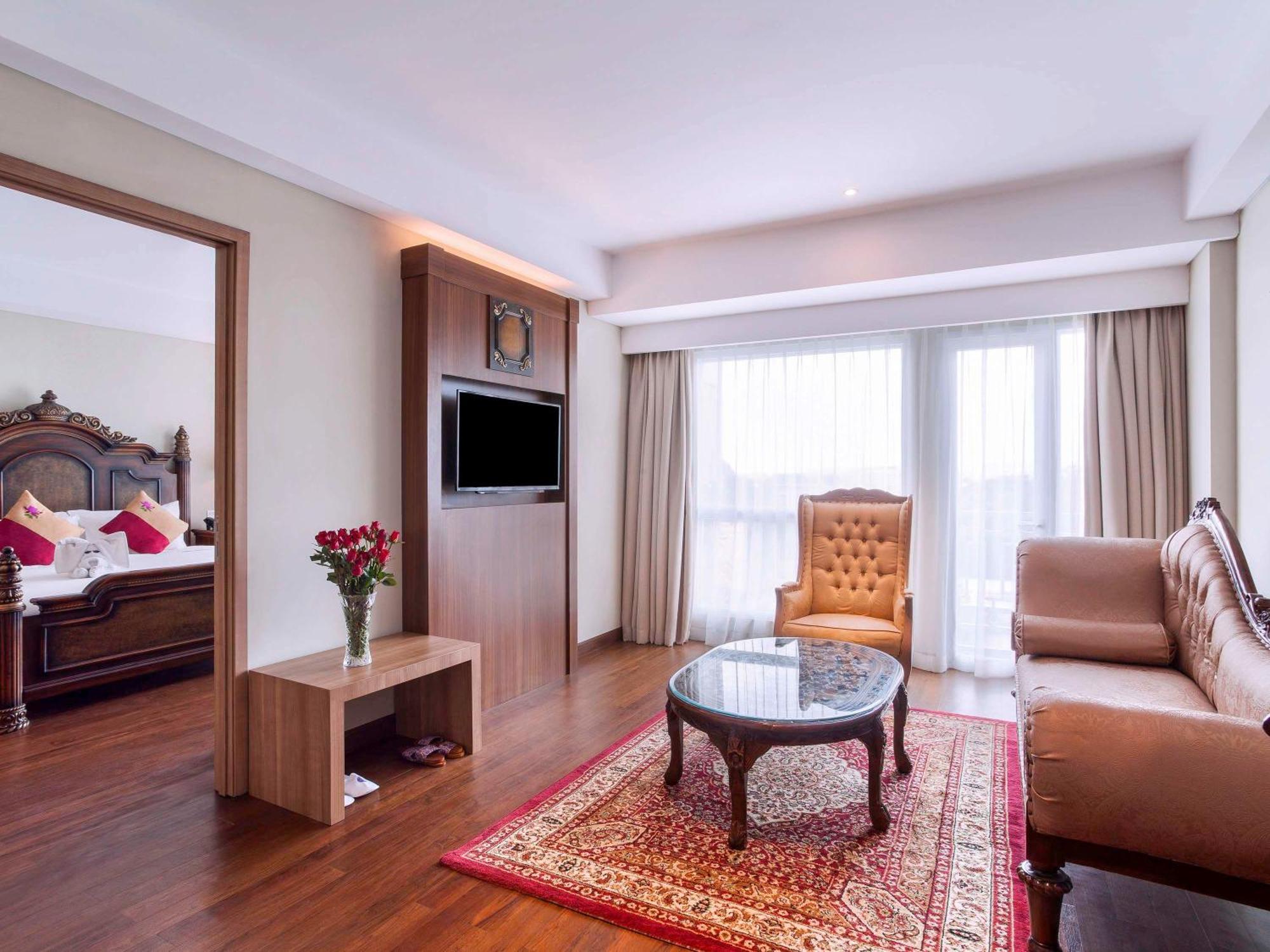 Grand Mercure Yogyakarta Adi Sucipto Pakualaman Exterior photo